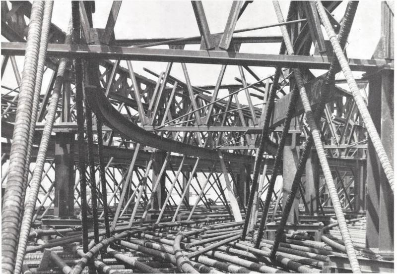 Particolare della struttura in corso di costruzione, p. 3