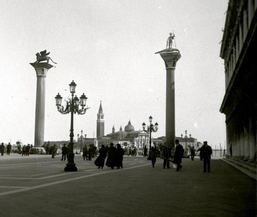 Venezia - piazzetta - colonne di San Marco e del Leone