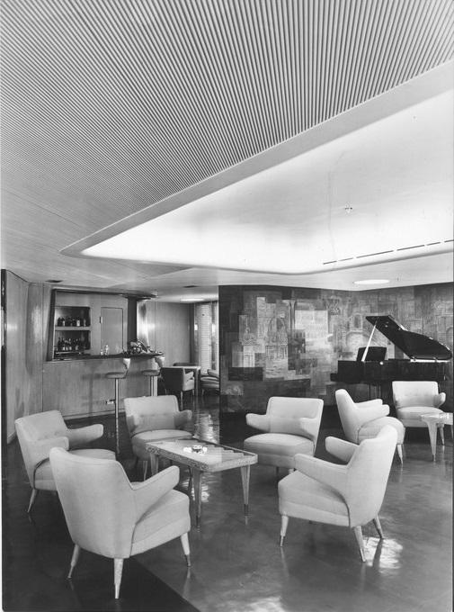Enotria - Sala di soggiorno e bar di prima classe con pianoforte 