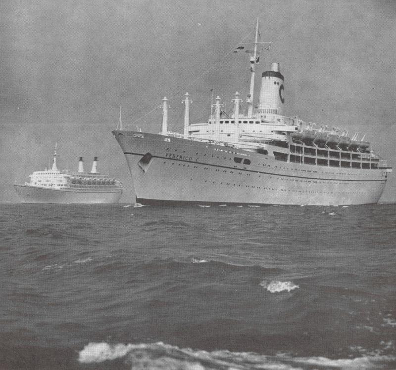 Le turbonavi Eugenio C. e Federico C. fotografate in partenza da Genova