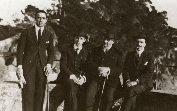 Giovanni Ansaldo con soggetti non identificati