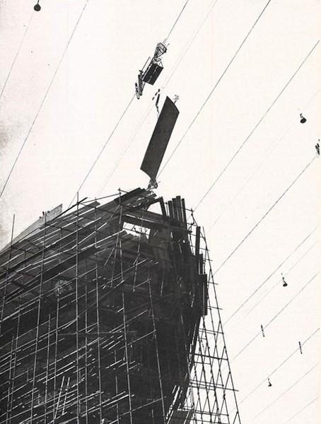 L'ultima lamiera viene sistemata a Sestri sullo scafo della costruzione 1521, una turbocisterna da 31.500 t, maggio - giugno 1957, anno V, n. 3 - p. 27