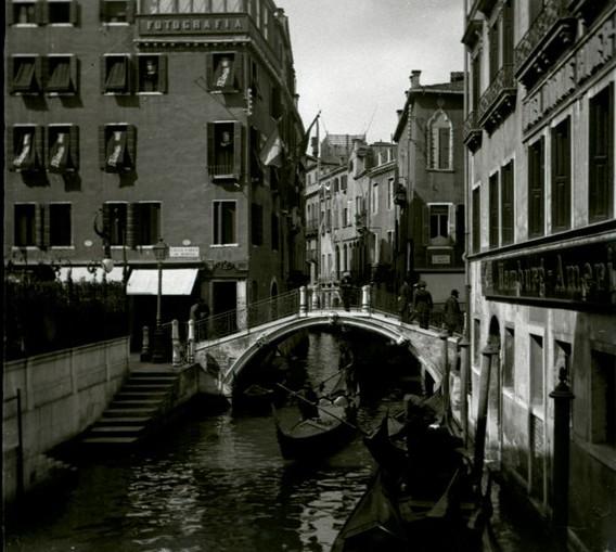 Venezia - canale a campo San Moise