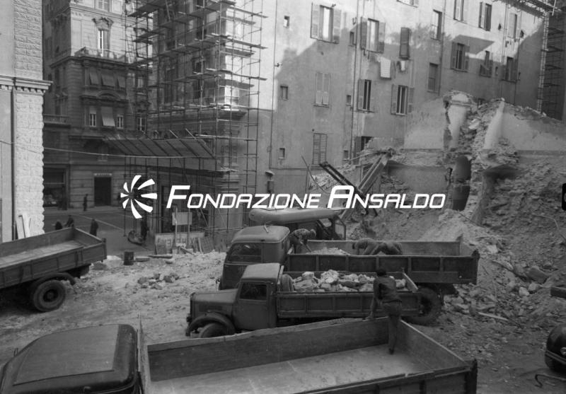 Genova - via Cesarea - demolizione caseggiato