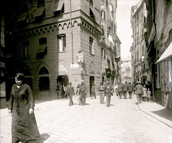Genova - via di Portoria angolo via Ettore Vernazza