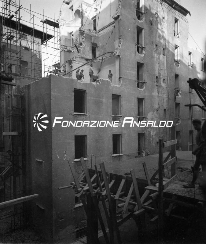 Genova - demolizione caseggiato