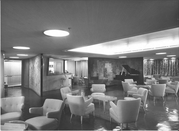 Enotria - Sala di soggiorno e bar di prima classe con pianoforte