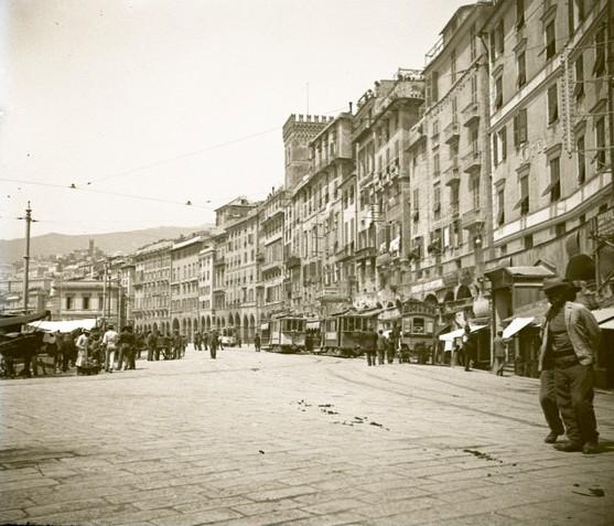 Genova - piazza Caricamento