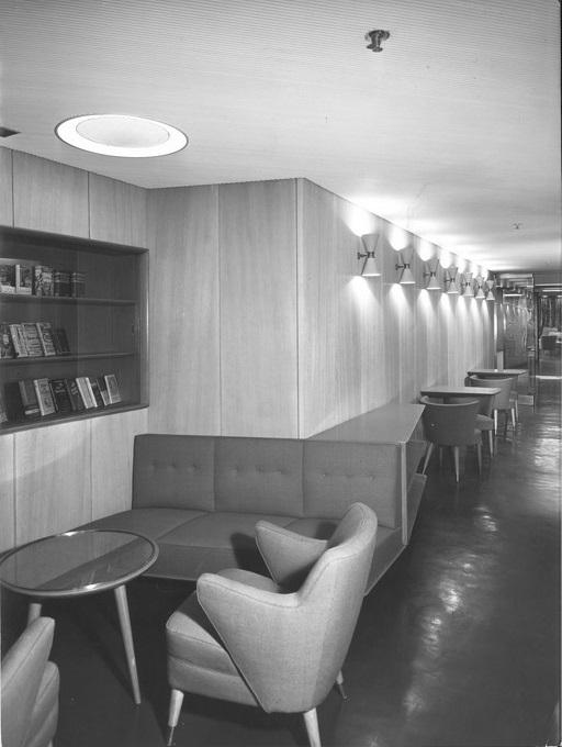 Enotria - Sala comune di prima classe  con libreria