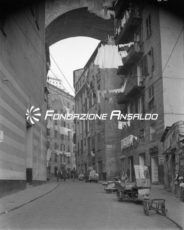Genova - centro storico - via Madre di Dio
