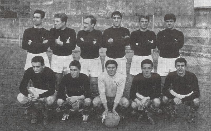 "L'undici" al completo della squadra di calcio del Gruppo Sportivo "C"