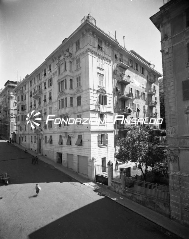 Genova - Castelletto - via Sivori