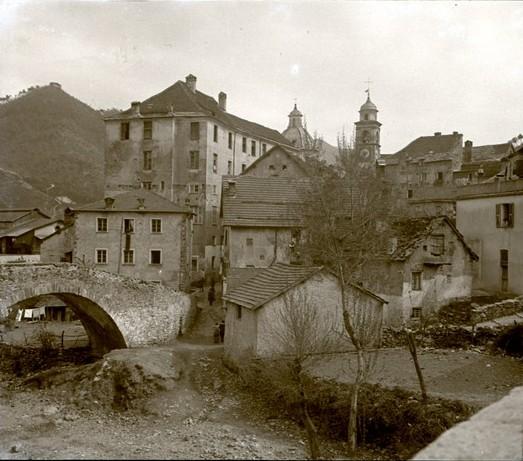 Rossiglione - ponte vecchio e chiesa