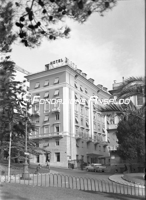 Genova - piazza Corvetto - hotel Plaza