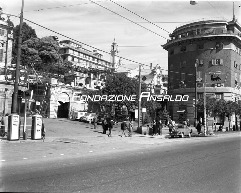 Genova - San Teodoro - Veduta di piazza Di Negro