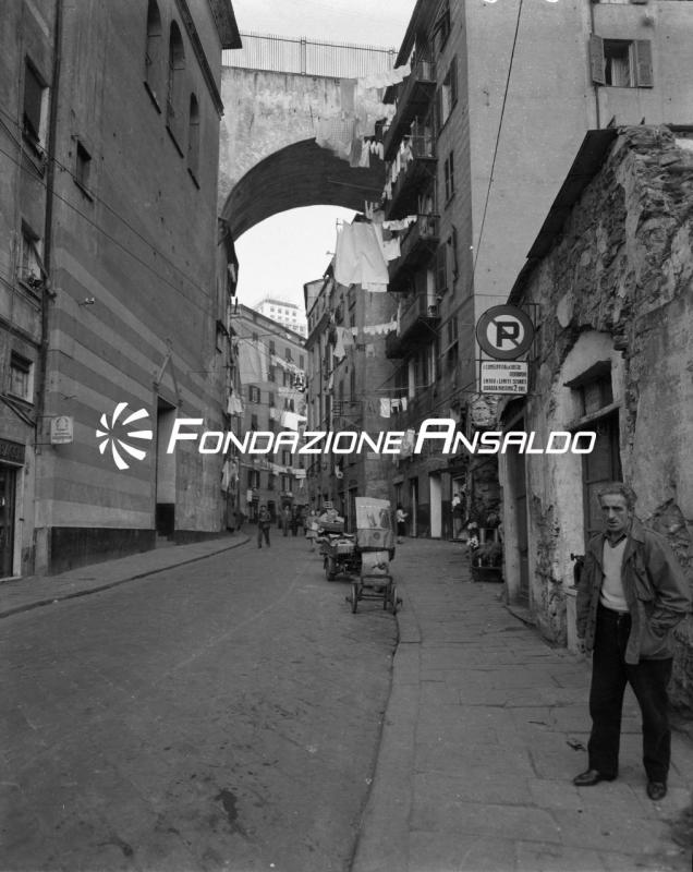 Genova - centro storico - via Madre di Dio