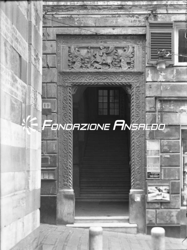 Genova - piazza S. Matteo - portale