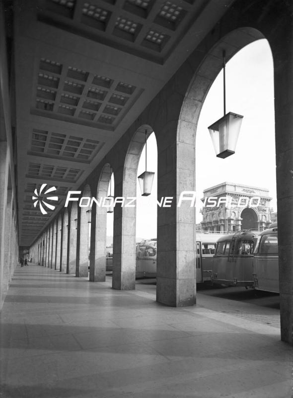 Genova - piazza della Vittoria - portici