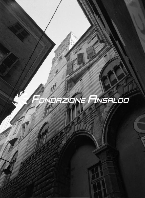 Genova - via Tommaso Reggio - loggia Palazzo Ducale