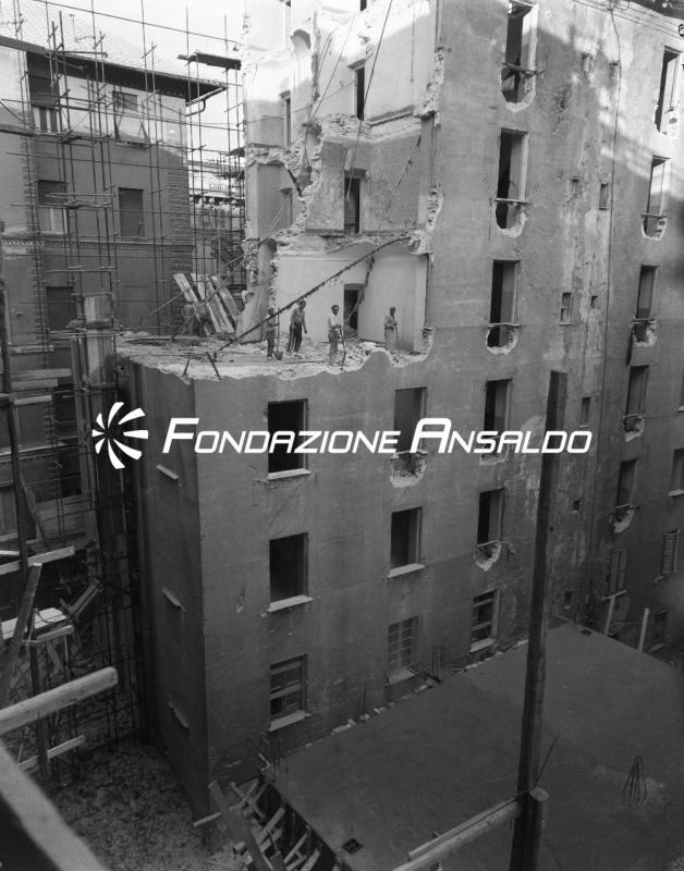 Genova - demolizione caseggiato