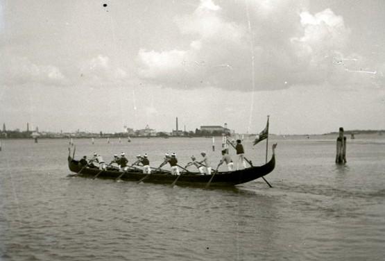 Venezia - a bordo di una bissona verso il Lido