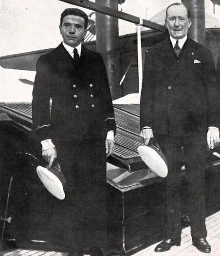 Guglielmo Marconi e Adelmo Landini dopo l'esperimento di radioilluminazione a distanza di Sidney, luglio - agosto 1956, anno IV, n. 4 - p. 26