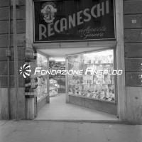 Genova - vetrina negozio Recaneschi
