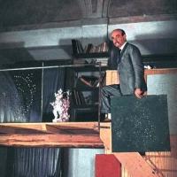 Il pittore Lucio Fontana nel suo studio di Milano, settembre 1954, anno II, n. 5 - p. 37