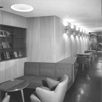 Enotria - Sala comune di prima classe  con libreria