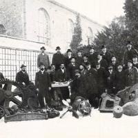 Impiegati, tecnici e capi d'arte della Fabbrica Macchine S. Andrea nel 1899, luglio - agosto 1956, anno IV, n. 4 - p. 43