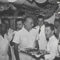 Lo sguardo del comandante della "Bianca C." tradisce un certo sospetto