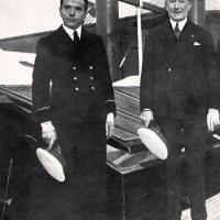 Guglielmo Marconi e Adelmo Landini dopo l'esperimento di radioilluminazione a distanza di Sidney, luglio - agosto 1956, anno IV, n. 4 - p. 26