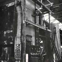 Stabilimenti di S. Eustacchio: una pressa meccanica da 600 tonnellate in costruzione a Brescia per conto dell'Alfa Romeo - p. 50